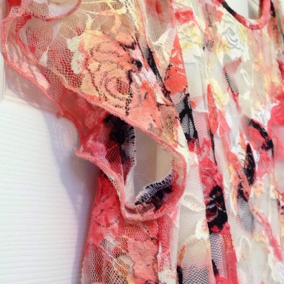 Ruffle Blouse XLP - Picture 3 of 5